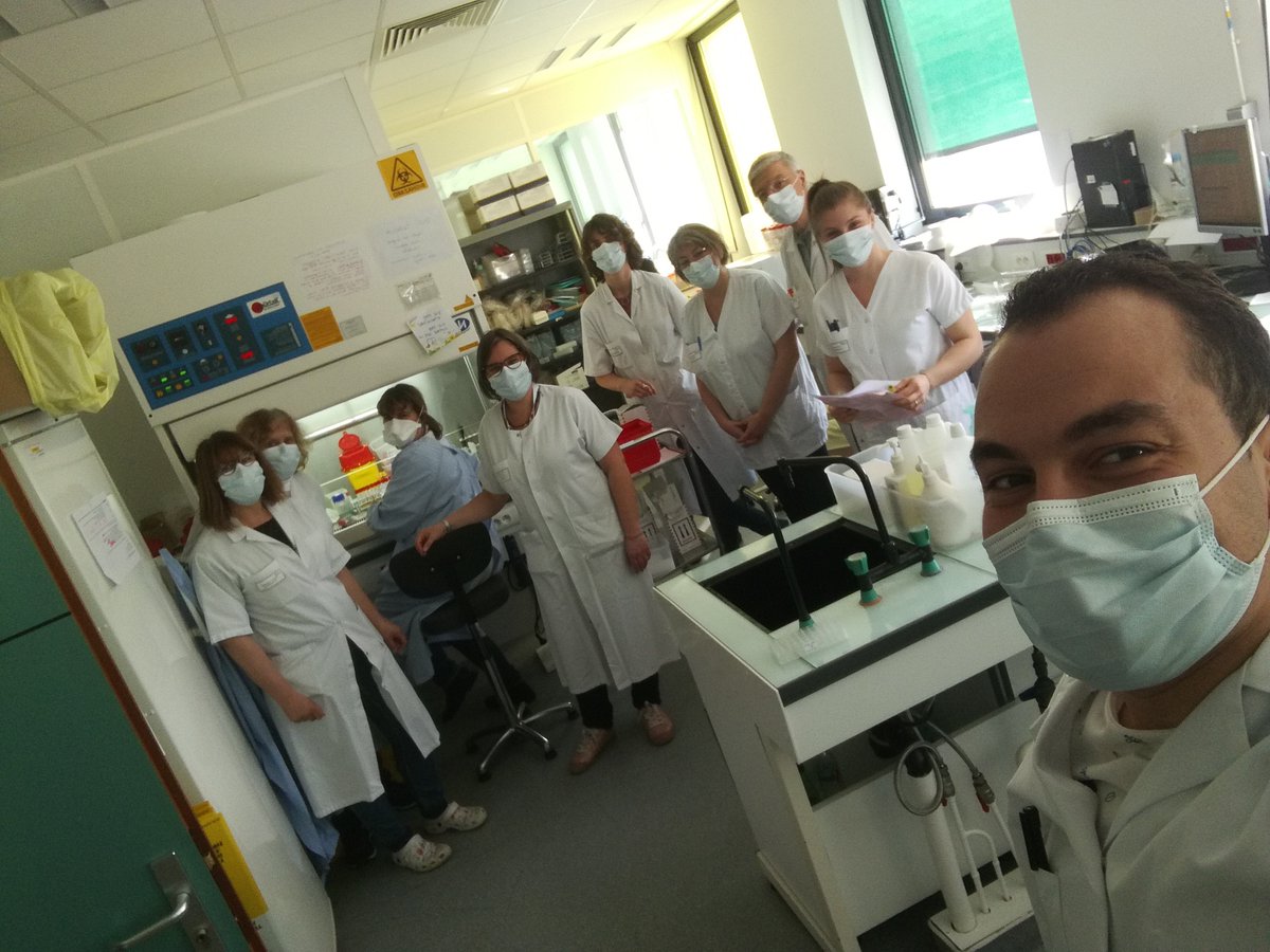 #SolidariteCOVID19 #SOLIDARITEHOPITAUX
Pour #SoutienSoignants l’équipe du laboratoire de Virologie qui effectue les tests de dépistage COVID-19

#JeResteALaMaison