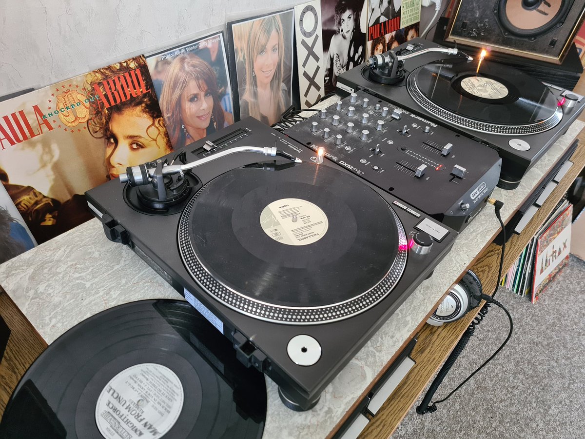 DJHardnoize's tweet photo. Going to make a new dj mix, with hardcore techno and breakbeats combined #hardnoize #hardcoretechno #hardcore #oldschoolhardcore #breakbeat #dj #djmix #mixing  #turntables #technics #sl1210mkII #mixer #numark #dxmpro #records #vinyl #12inches https://t.co/kEhlpMgnfz