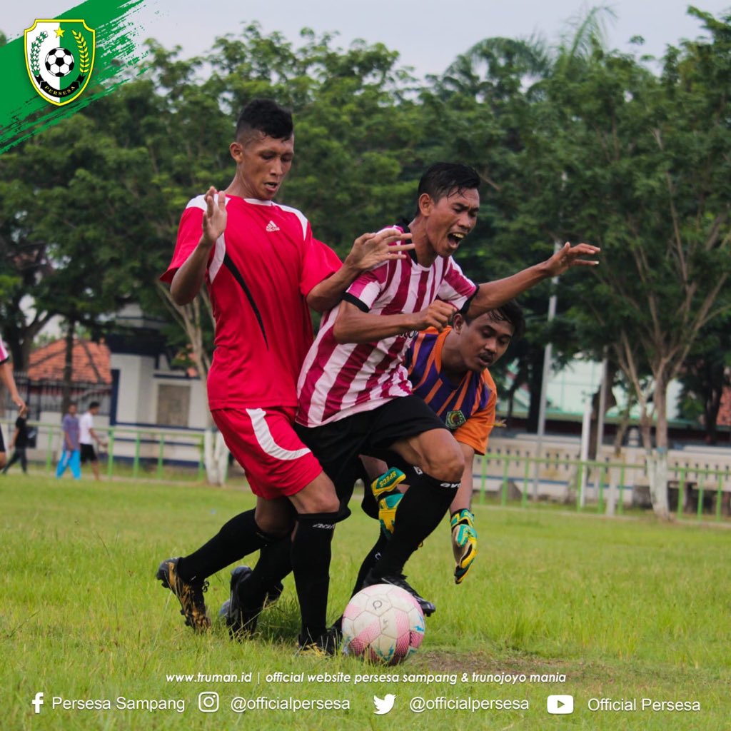 officialpersesa's tweet photo. Dok. Friendly Match Jum'at (27/03/20)
...
#persesaistimewa
#persesasaabiddeh
#salamsatretanan
#laskartrunojoyo
#persesasampang
#sampang
#madura
#liga3
#liga32020 https://t.co/LQNPkcgDwA
