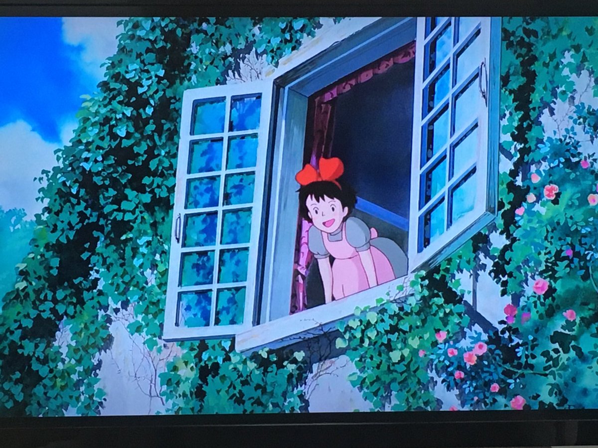 沼倉希美 ぬまくらのぞみ En Twitter 旅立つ前のキキのワンピース 今流行りのくすみカラーやん くすんだ緑とピンク かわええ 確かにこの明るい色から紺色ワンピース一択になるのは抵抗あるねえ 魔女の宅急便