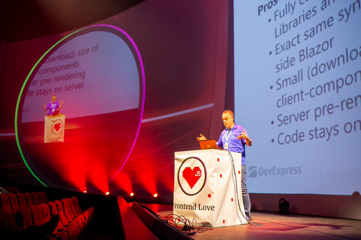 JSworldconf's tweet photo. This #AppreciationPost is a big shout out to DevExpress

❤#Bronze Sponsor 
❤@donwibier 
🔽 https://t.co/s0q7dsKBA5
❤Fun experience at their stand
❤Headphone raffle prize

#frontenddeveloperlove #frontendlove #vuejsamsterdam #conference #javaescript https://t.co/s59kq4LWxz