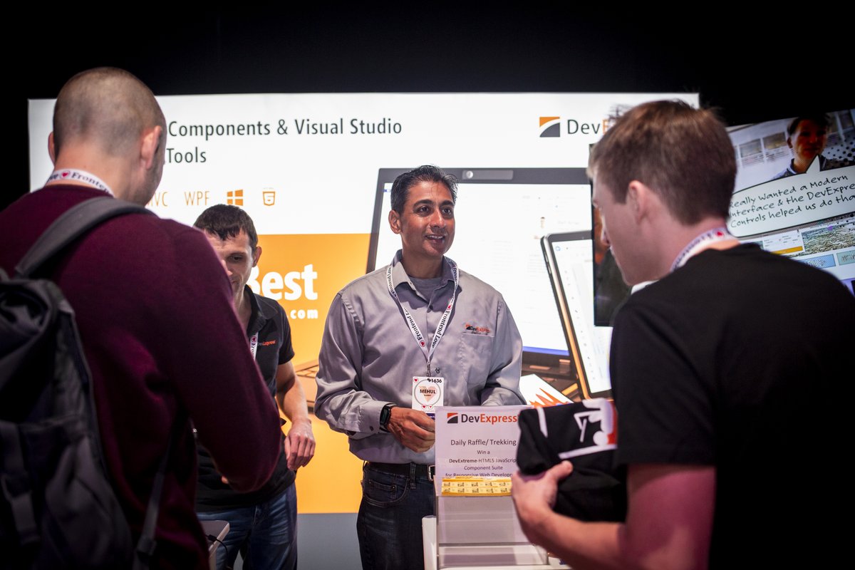 JSworldconf's tweet photo. This #AppreciationPost is a big shout out to DevExpress

❤#Bronze Sponsor 
❤@donwibier 
🔽 https://t.co/s0q7dsKBA5
❤Fun experience at their stand
❤Headphone raffle prize

#frontenddeveloperlove #frontendlove #vuejsamsterdam #conference #javaescript https://t.co/s59kq4LWxz