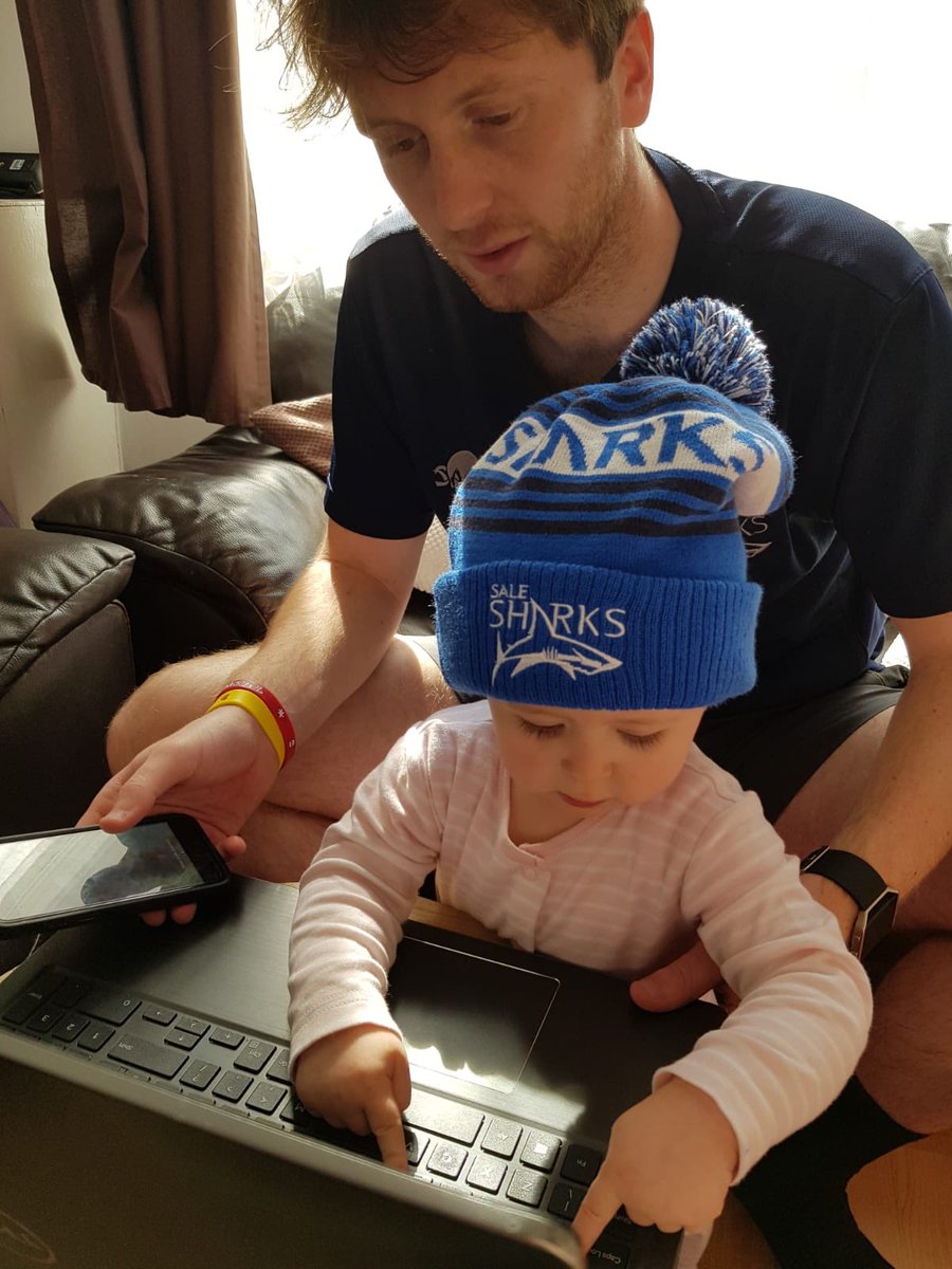 SaleSharksRugby's tweet photo. COMMUNITY | @SharksAdvantage Tutors &amp; Officers have been checking in with learners from home this week

@SharksCommunity have set up a remote platform, to ensure our learners stay up to date with their qualification and functional skills work 

#SharksFamily | #StayHomeSaveLives https://t.co/b8PZNvfnAO