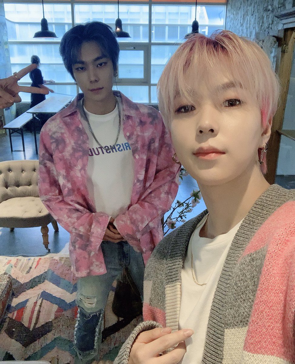 1team_twt's tweet photo. [#1TEAM #정훈 #JUNGHOON]
정말 여러분들과 1년이라는 시간을 함께해서 너무 행복한 시간들이었고 앞으로도 쭉 같이 좋은 추억 많이 많이 만들었으면 좋겠습니다♥️ 오늘 축하해 주신 모든 분들 너무 감사합니다 ㅎㅎ🎉🎉 https://t.co/EnphVPpVGz