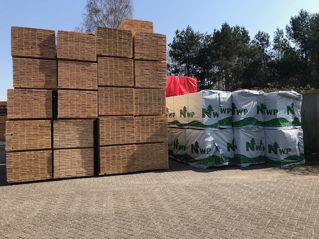 brevetuinhout's tweet photo. Het seizoen is echt begonnen. Een topdrukte op ons terrein. Ondanks alle maatregelingen rond om de #corona kunnen wij u gelukkig van dienst zijn. Let wel, uiteraard op gepaste afstand. #anderhalvemeter #dendolder #wooditbemagic #tuinhout https://t.co/ks7eP56cSI