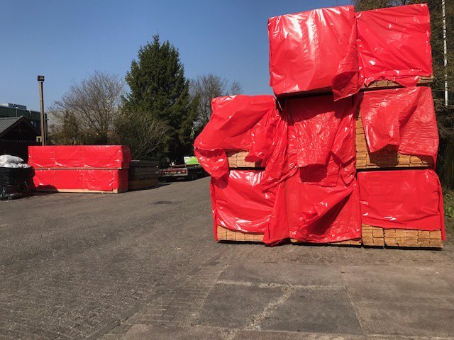 brevetuinhout's tweet photo. Het seizoen is echt begonnen. Een topdrukte op ons terrein. Ondanks alle maatregelingen rond om de #corona kunnen wij u gelukkig van dienst zijn. Let wel, uiteraard op gepaste afstand. #anderhalvemeter #dendolder #wooditbemagic #tuinhout https://t.co/ks7eP56cSI