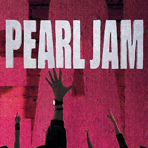 HelloMrSoul's tweet image. Reasons to be cheerful this Friday:
1) A new @PearlJam album.
2) This series of classic album sleeves, now with responsible social distancing (courtesy of @ActivistaLA).
6feetcovers.wixsite.com/6feetcovers