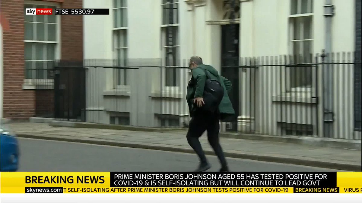 Dominic Cummings fue visto corriendo por la puerta trasera de Downing Street