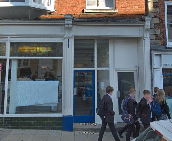 CliveFletcher's tweet photo. New leaded glass and doorways to original designs. Before photos courtesy of Google Street View. https://t.co/M1c6NYBJUL