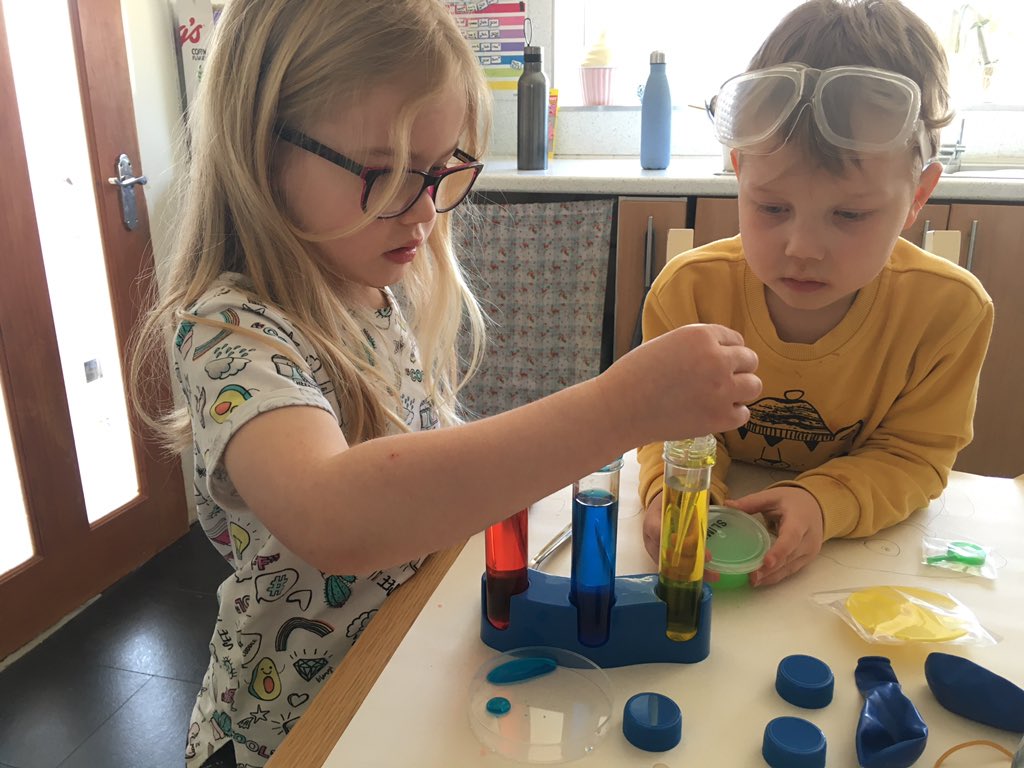 AlexDale139's tweet photo. Science done for the day @SpringCottagePS @scps_foundation #homelearning 🥽🧪🧑🏼‍🔬👨🏼‍🔬 https://t.co/RERXatsZbh