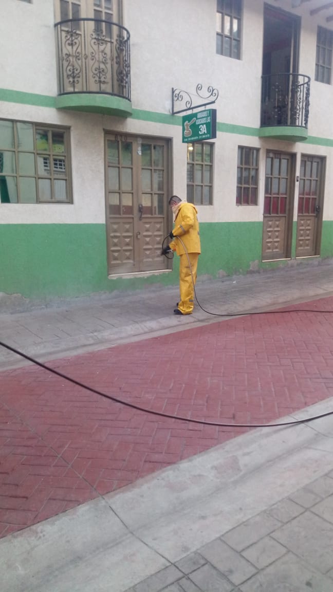 <a href="/BomberosNeira/">Bomberos Neira</a> Realiza proceso de desinfección en las zonas céntricas del municipio, con apoyo de <a href="/Empocaldas/">EMPOCALDAS S.A E.S.P.</a> y Alcaldía municipal. Participan 5 unidades y un vehículo de rescate. <a href="/DNBomberosCol/">Dirección Nacional de Bomberos Colombia</a> <a href="/CITELDNBC/">CITEL - Reporta Bomberos</a>