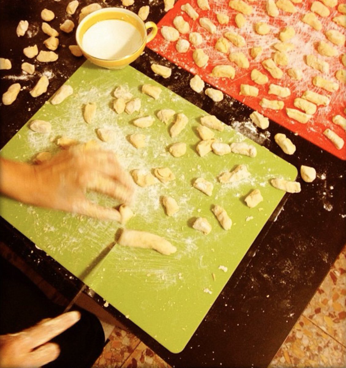 FoodInvasions's tweet photo. Tuffo nel passato, la prima volta che @angelatanania ha impastato gli gnocchi alla zucca come li faceva sua nonna! 
#foodinvasions  #gnocchi https://t.co/uBWtlfESZF