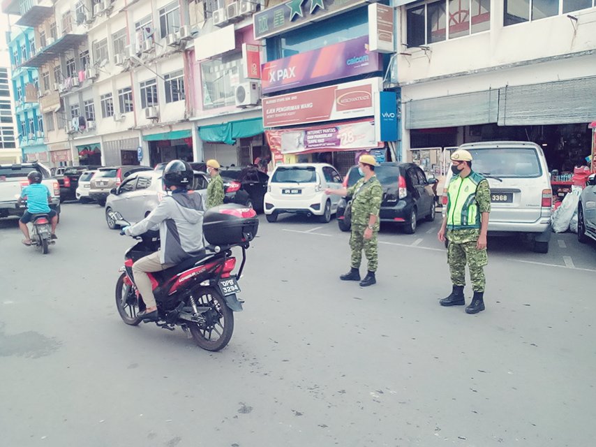 RELA_Kapit's tweet photo. RONDAAN PERINTAH KAWALAN PERGERAKAN (PKP) COVID-19.
TARIKH : 26.03.2020
MASA : 8.00AM - 4.00PM
TEMPAT : PASAR KAPIT, BLETEH
#BARISANHADAPAN
#STAYATHOME
#MALAYSIABEBASCOVID_19
#COVID_19
#PKP
#DUDUKRUMAH
#SETIABERBAKTI
@relamalaysia @RELA_Sarawak @KDNPUTRAJAYA  @abgzulfikar https://t.co/PM4bQyDx99