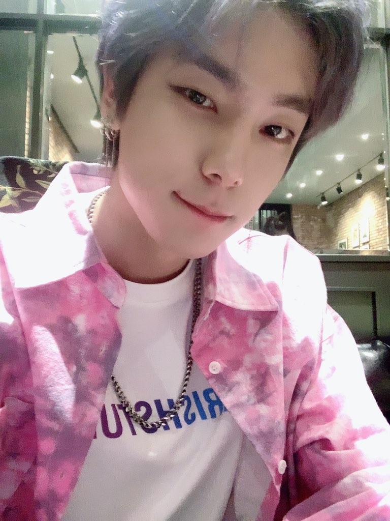 1team_twt's tweet photo. [#1TEAM #제현 #JEHYUN]
원팀원의 1주년 생일파티가 끝나써요!!!
정말 1년 동안 너무너무 감사했어요!!
무대를 하면서 정말 많은 생각을 했어요
정말 이렇게 제가 BC형 루빈이형 진우형 정훈이와 함께 무대를 만들어갈 수 있었던 건 우리 팀원 여러분들 덕분이에요!!
항상 너무 고맙고 사랑해요❤️ https://t.co/sNDnh3Rhl6