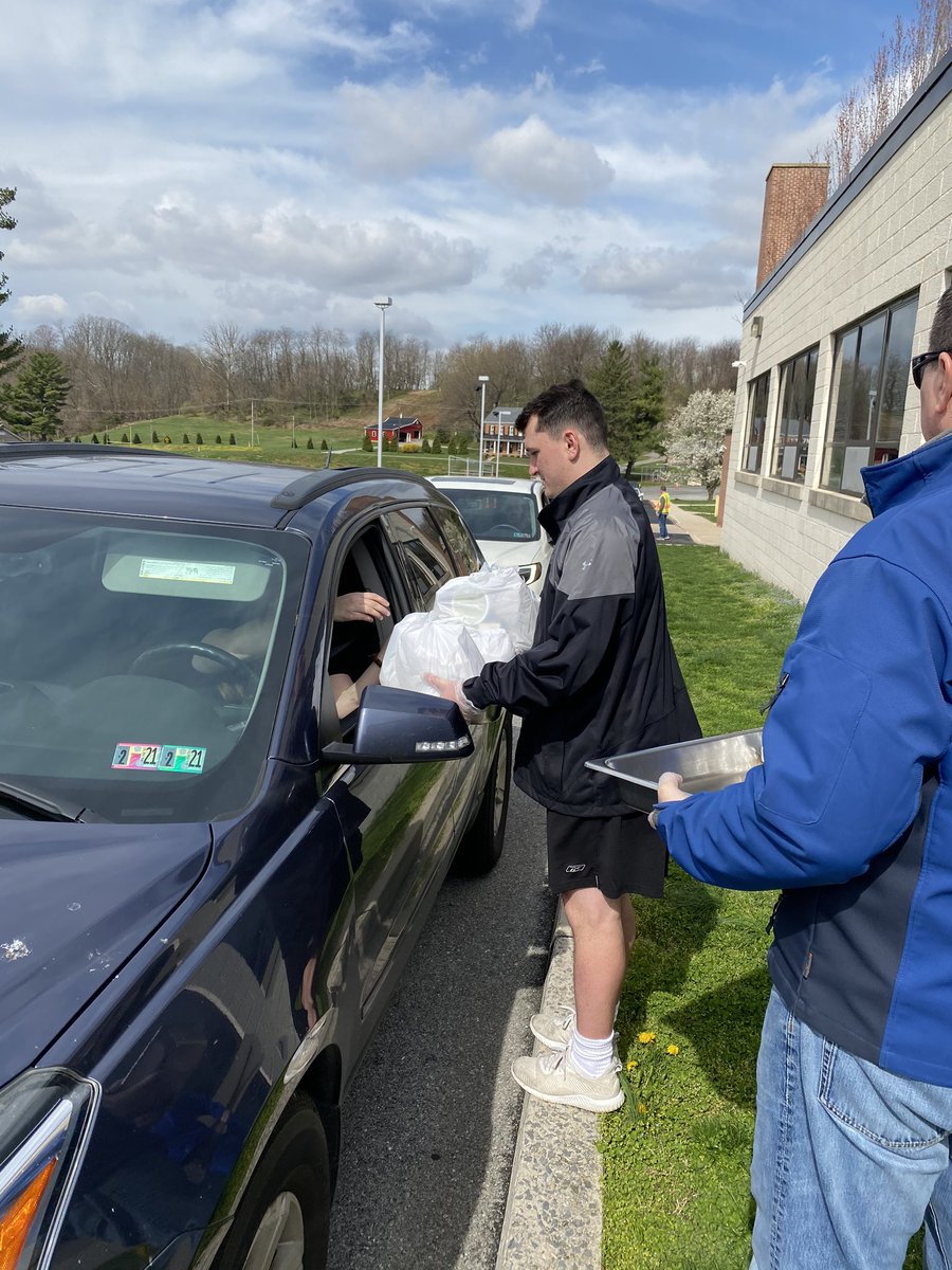 We have some amazing alumni ❤️ Eli and Buzz helping us pass out meals today! #rocketpride #Meals4KidsInPA <a href="/SGSchoolNews/">Spring Grove Area School District</a>
