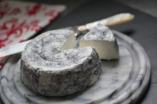 iconocheese's tweet photo. @StanMendy @jomodemo @farmers3b @ggomez_chef @SalonduFromage @fromage @Fragritwittos @MadeinFranceFR @LoranG76 @BrasseursFrance Ahah un fromage de chèvre cendré https://t.co/m6Cagetix3