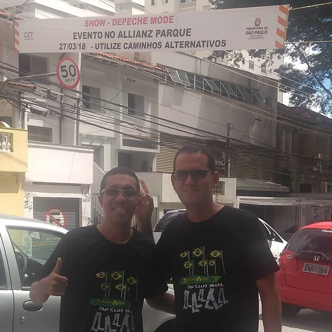 Raphaelalves3's tweet photo. E já passaram 2 anos desse sonho realizado. @depechemode no #Brasil 🇧🇷 no estádio do @Palmeiras no @AllianzParque
@#DepecheModeNoBrasil🇧🇷 #Recife #CanaModeRecifeBrasil🇧🇷 #GlobalSpiritTourNoBrasil🇧🇷 #BeerMode🇧🇷 https://t.co/tCu5kjJhRr