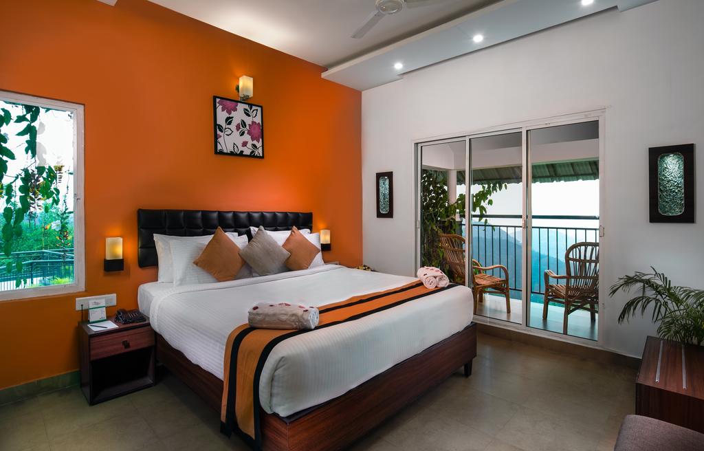 LiveKerala_com's tweet photo. At Munnar Tea Country Resort comprehend well that holidays are for enjoyment. We are committed to give you experiences that will help relax and de-stress. It will help you refresh yourself and forget the routine life. Book Now Call: +91 94977 17353 Call to Resort: +91 90723 15330 https://t.co/6VDqCj8zUw
