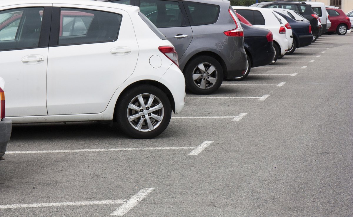 MoleValleyDC's tweet photo. 📢 Free parking for all residents in MVDC car parks 

This is to help residents park more safely, support key workers &amp; avoid road congestion.

Throughout this period, short &amp; long term restrictions do not apply, there's no limits on how long you can stay. 🚗 https://t.co/YdhRPnSfeH