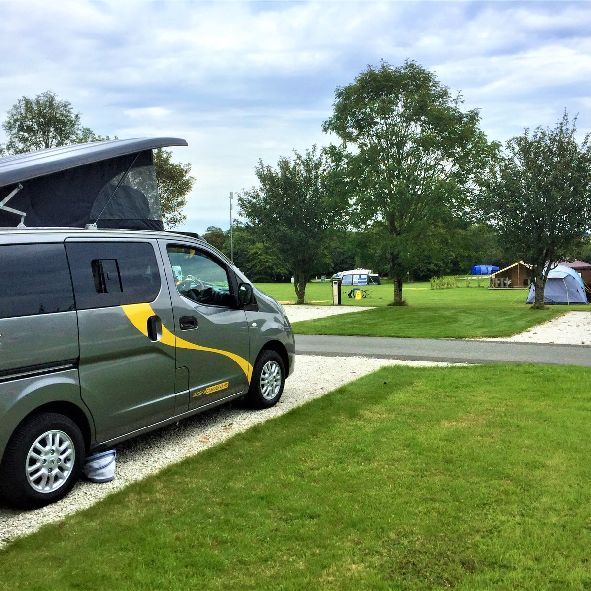 BestCamperVan's tweet photo. One for the bucket list: Sue &amp; Charlie recommend Veryan C&amp;CC campsite in Cornwall when things get back to normal. They visited Tintagel from there. Sussex Campervan owners share their best campsites here: https://t.co/4uIWvnkqfI
#campervans #nv200 #small_campers #lifestyle https://t.co/CZFjtbeDGI
