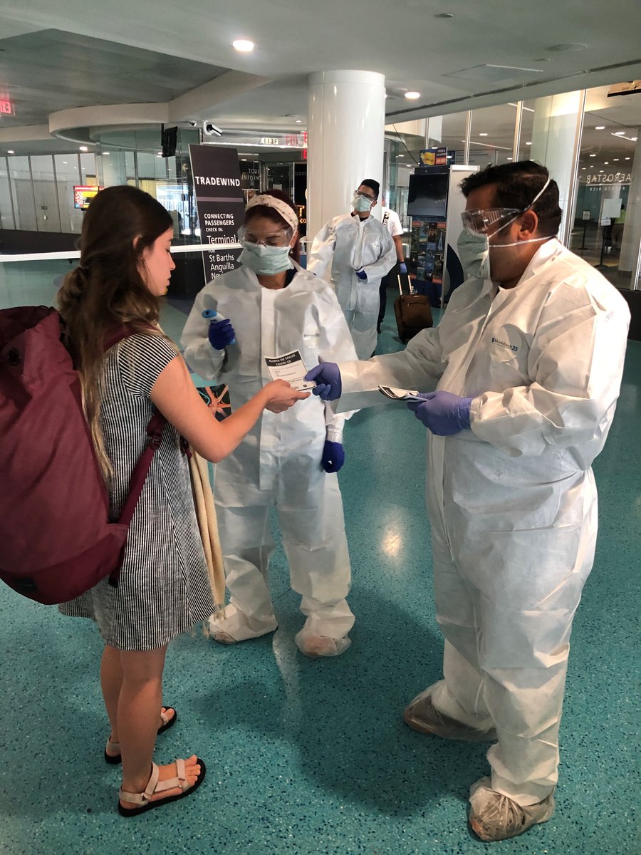 PRNationalGuard's tweet photo. 📌A group of medical students @rcmupr @uccaribe @PonceHealthSU has started along with @PRNationalGuard 🇵🇷🇺🇸 @USNationalGuard the screening 🌡️ process for passengers arriving 🛬to the Island. PRNG fighting against #COVID19. 🤒😷🔬 https://t.co/T1VavaIgzr