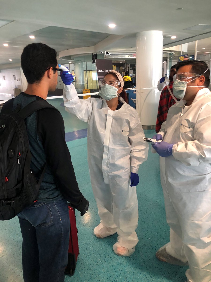 PRNationalGuard's tweet photo. 📌A group of medical students @rcmupr @uccaribe @PonceHealthSU has started along with @PRNationalGuard 🇵🇷🇺🇸 @USNationalGuard the screening 🌡️ process for passengers arriving 🛬to the Island. PRNG fighting against #COVID19. 🤒😷🔬 https://t.co/T1VavaIgzr