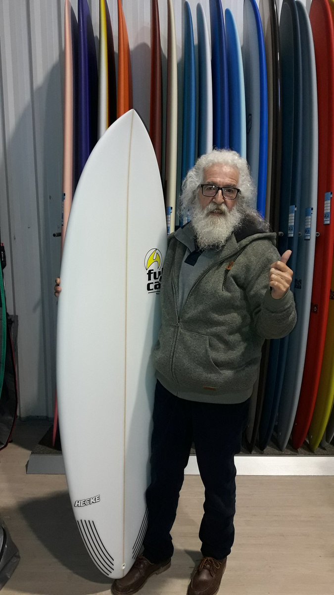 Apez140's tweet photo. @surferrulemag Buena Tarde #SurferRuleTeam.
¡ A mí me lo vais a contar !.
" La Vida es cuál Arena que la Marea del Tiempo arrastra. " dice antiguo refrán Amig@s.
Atrás, de las Grandes Olas, sólo Recuerdo me queda.
Así pues, a Disfrutar de Ellos a Tope.
Un Abrazo, Paz y Olas..🧚‍♂️😎
#StaySafe. https://t.co/1sNw8pYtqv