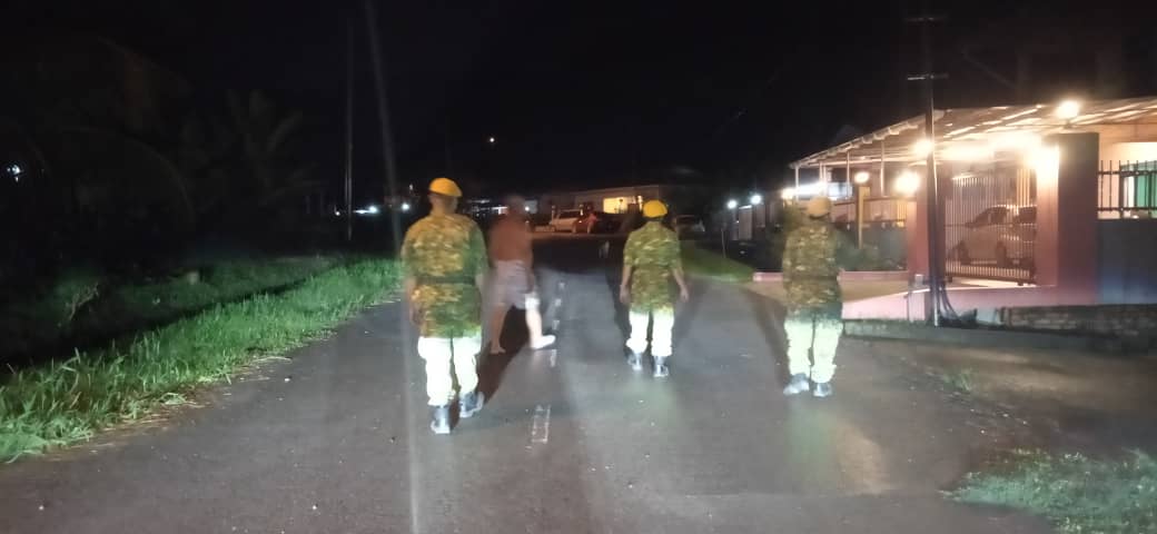 RELA_Kapit's tweet photo. RONDAAN PERINTAH KAWALAN PERGERAKAN (PKP) COVID-19
TARIKH : 26.03.2020
MASA : 4.00PM - 12.00AM
TEMPAT : KG. CINA, PASAR BLETEH
#BARISANHADAPAN
#STAYATHOME
#MALAYSIABEBASCOVID_19
#COVID_19
#PKP
#DUDUKRUMAH
#SETIABERBAKTI
@relamalaysia @RELA_Sarawak @KDNPUTRAJAYA @abgzulfikar https://t.co/SoxcgAzUFS