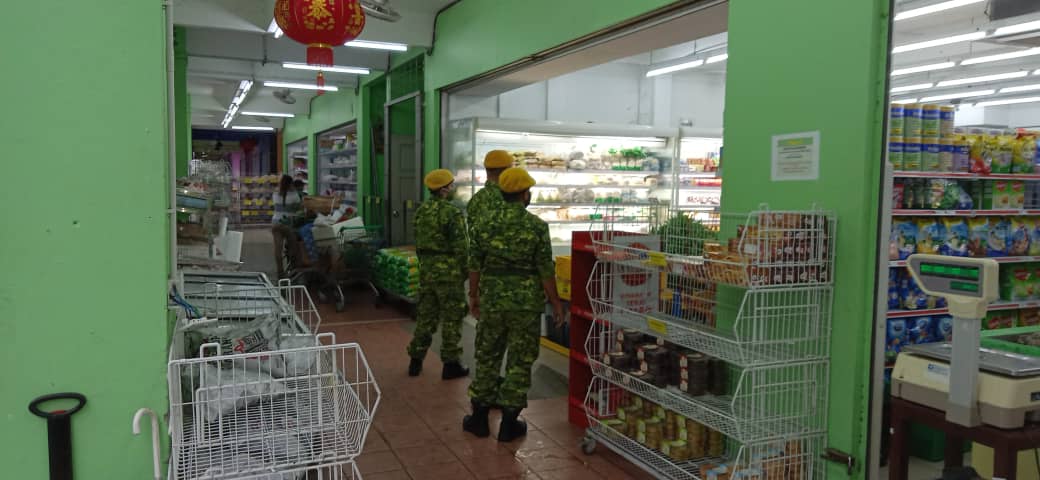 RELA_Kapit's tweet photo. RONDAAN PERINTAH KAWALAN PERGERAKAN (PKP) COVID-19
TARIKH : 26.03.2020
MASA : 4.00PM - 12.00AM
TEMPAT : KG. CINA, PASAR BLETEH
#BARISANHADAPAN
#STAYATHOME
#MALAYSIABEBASCOVID_19
#COVID_19
#PKP
#DUDUKRUMAH
#SETIABERBAKTI
@relamalaysia @RELA_Sarawak @KDNPUTRAJAYA @abgzulfikar https://t.co/SoxcgAzUFS