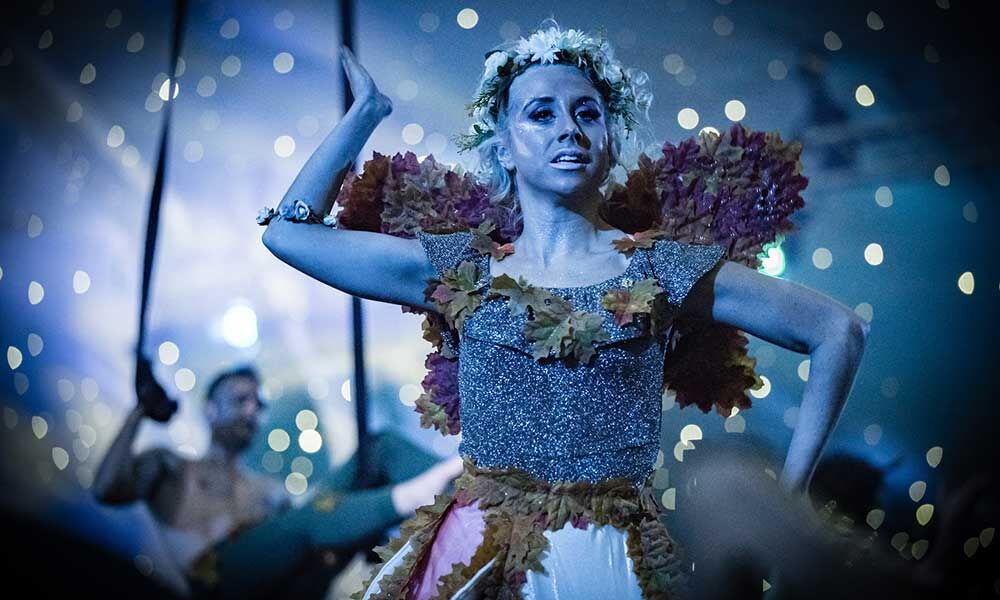 The Winter Secret Garden is coming to Beeston Hockey Club this Christmas in #Nottingham! Enjoy delicious canapes and a three course meal, live entertainment, dodgems and more: bit.ly/2Uekuax