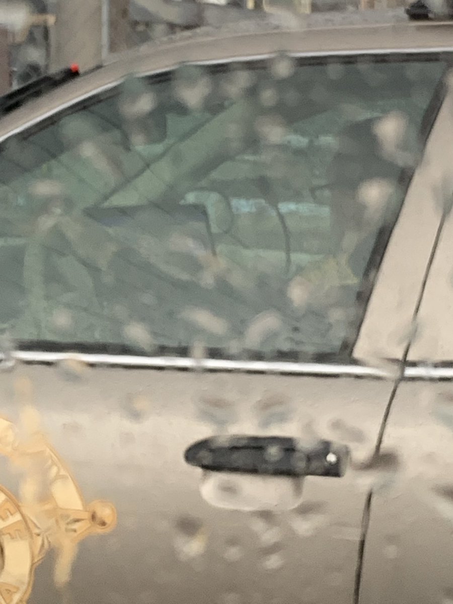 MrHomeLessIndy's tweet image. ⁦#mcsd Marion County #Indiana sheriff, distracted driving on his laptop...  #hypocrite #Impd #COVID19 #COVIDIDIOT