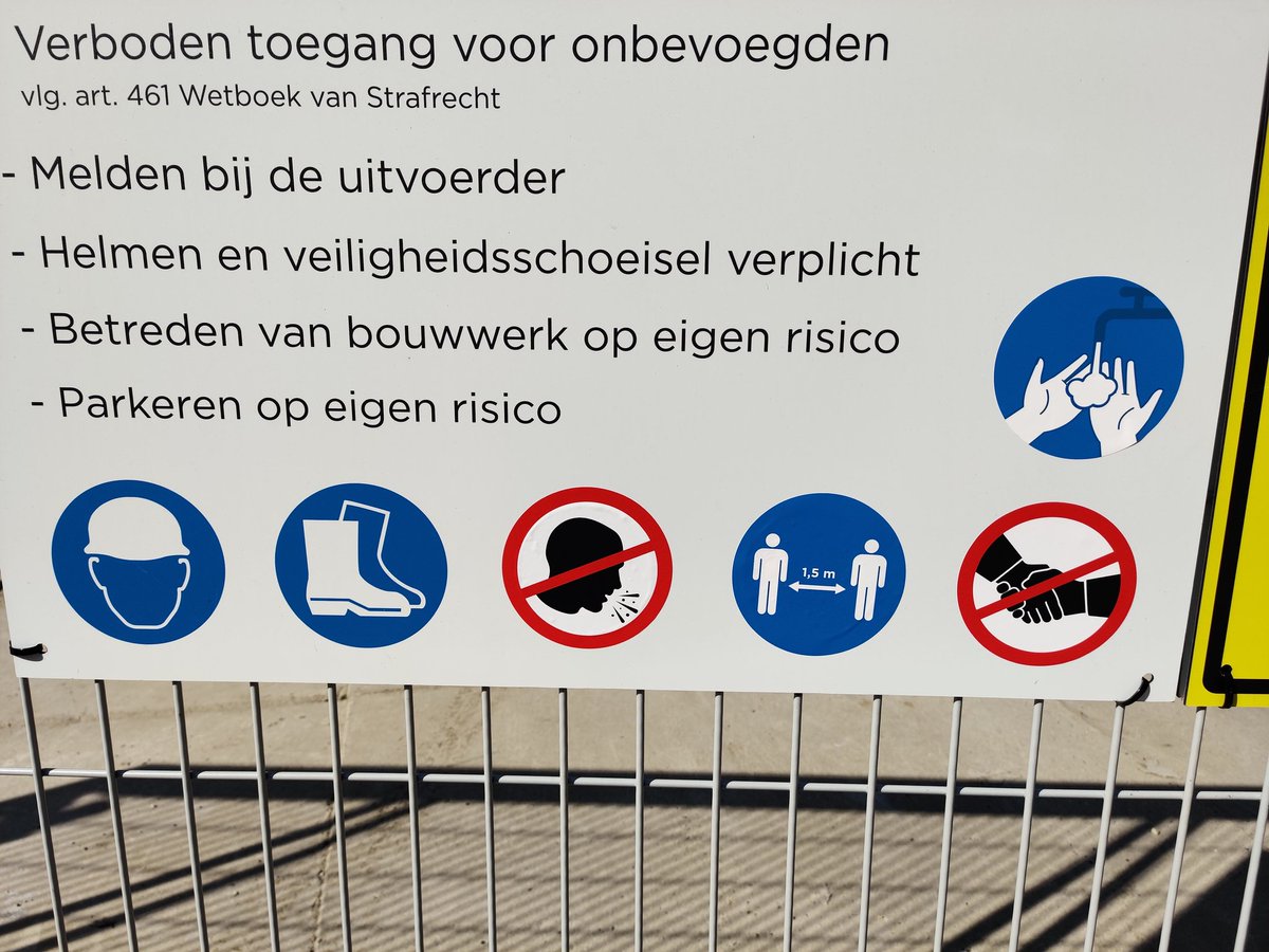 MartWeenk's tweet photo. Onze bouwplaatsen blijven voor zo goed als het kan operationeel. Zelfs onze bouwplaatsborden zijn al aangepast. Klasse werk van @DijkhuizenJan &amp; @VanWijnenGroep. #COVID2019 https://t.co/zflLQ7Oiop