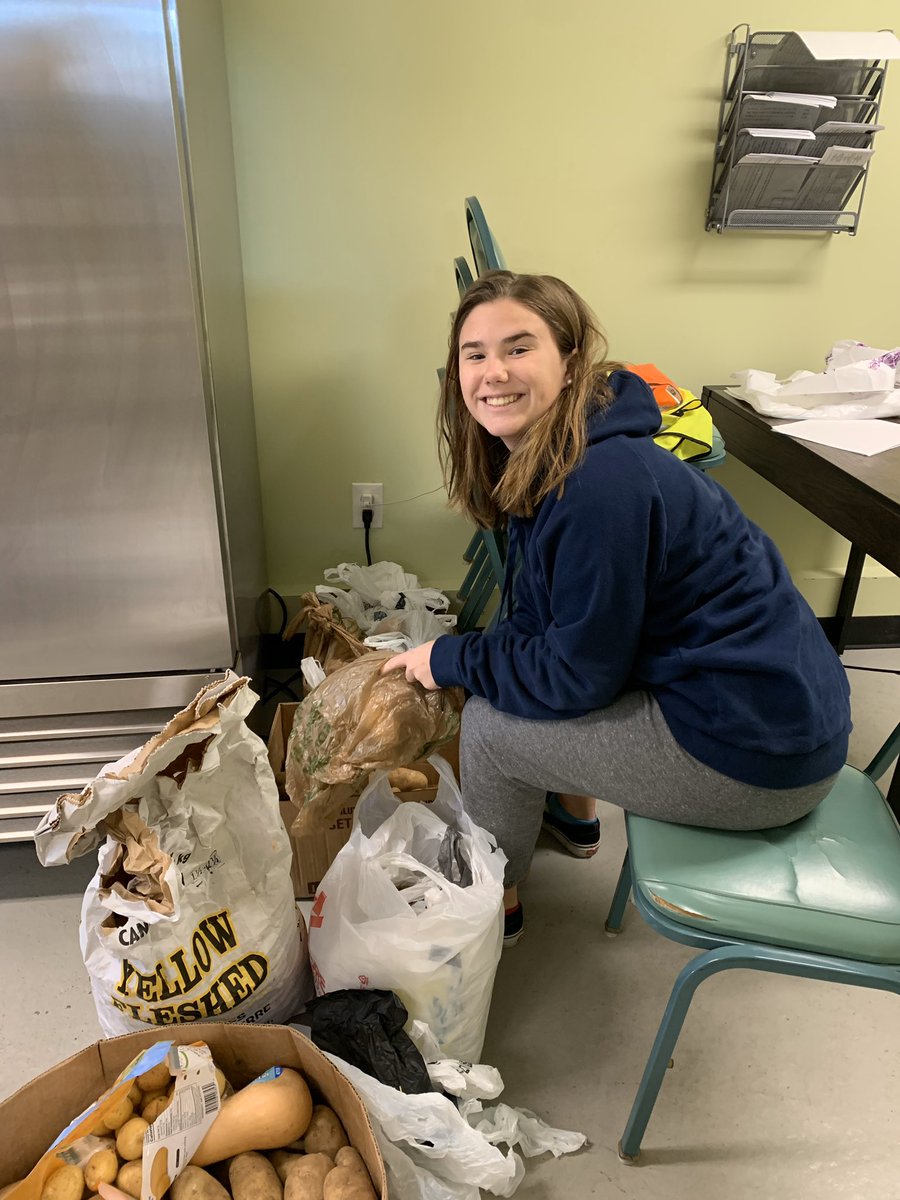 InteractSRHS's tweet photo. Today I received this heartwarming email from Junior Abby Bray she &amp; her family made boxes of food for the drive thru food pantry to help the community. THIS is what it’s all about! #amazingkids #service #whyiteach share your stories with @InteractSRHS or @EncarnacionMrs https://t.co/emaJ2KIIj9