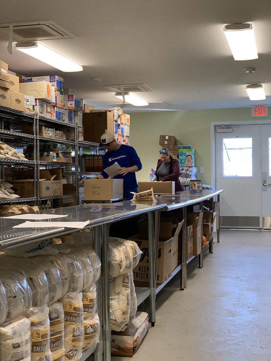 InteractSRHS's tweet photo. Today I received this heartwarming email from Junior Abby Bray she &amp; her family made boxes of food for the drive thru food pantry to help the community. THIS is what it’s all about! #amazingkids #service #whyiteach share your stories with @InteractSRHS or @EncarnacionMrs https://t.co/emaJ2KIIj9