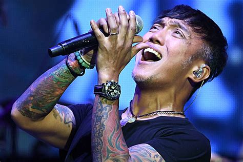 llangway's tweet photo. Thinking of you my northern friends! I hope you are all well. Be safe.ππ·β₯οΈπΆπ€ #HappyFrontmanFriday! @1111everywhere @WilsonShelle @Patricia031964 @arnelpineda https://t.co/NfHbjeioEF
