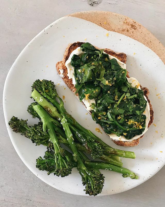 PipLeon's tweet photo. A fairly good rule of thumb to follow when there isn’t much in the fridge for lunch is to cook whatever there is off with some chilli, some lemon zest, s&amp;p and a splash of some sort of stock (watered down marmite will also work if needs be). Then put wha… https://t.co/gyh25QIWaq https://t.co/KMEnLDS9Zx
