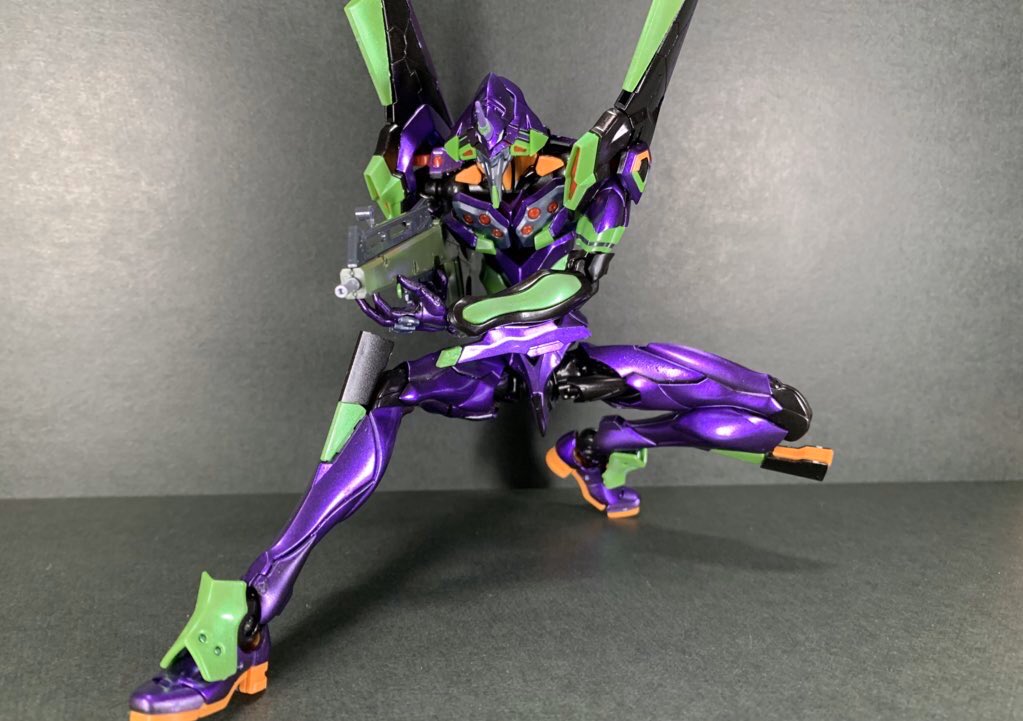 gundam_oj's tweet photo. RGエヴァ初号機が出たのでプラモ魂に火がついた。
初号機はどうしてもメタリックがかっこいいと思ってしまい全塗り直ししました。
ここまでキレイに出来てしまうとウェザリング加工はやめとこうと思いました。 https://t.co/bCwi7smMdl