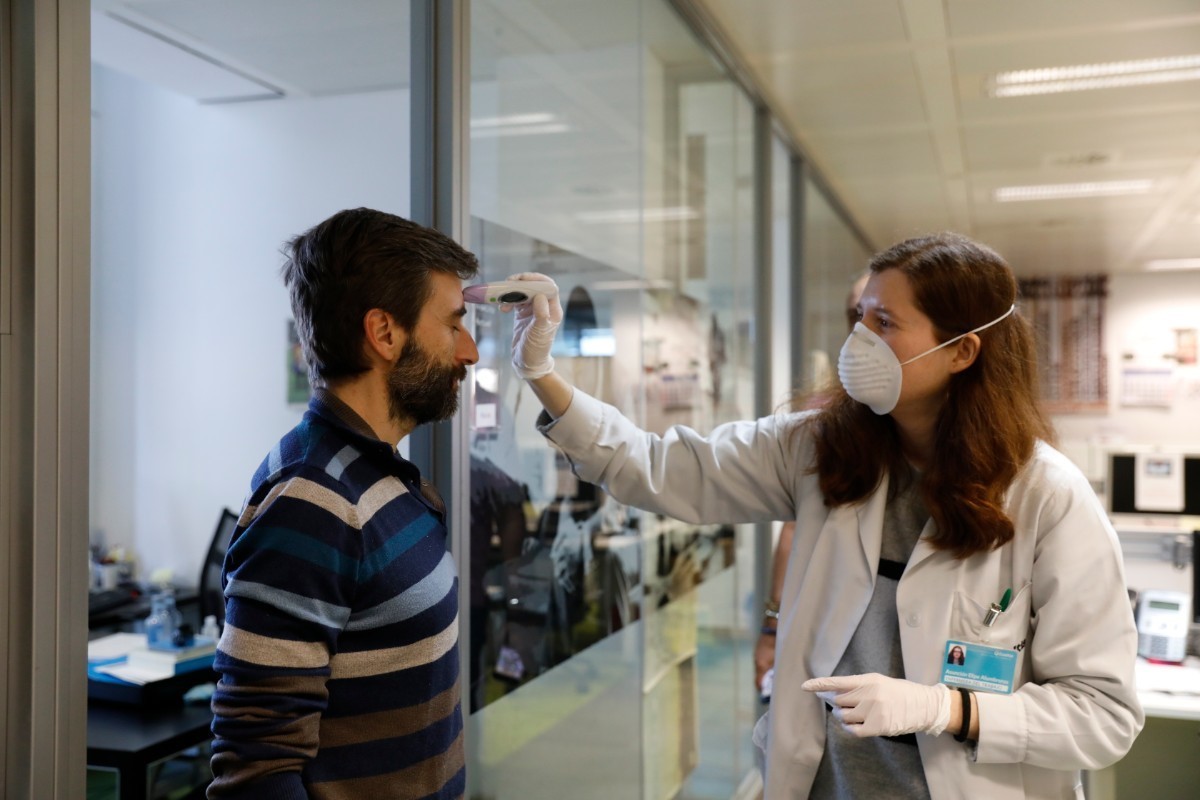 jagaraviles's tweet photo. "Así trabajan los medios de comunicación durante la crisis del COVID-19". Medios y periodistas se están volcando para ofrecer la información sobre el estado de alarma generado por el Coronavirus. Periodismo de servicio público. Escribo en el @mipumh 
https://t.co/x6zQ1MbWJ8 https://t.co/ewmMb4gF7G