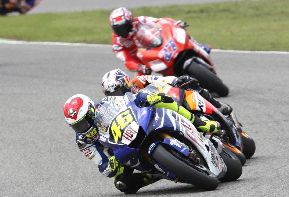 MotoGP's tweet photo. He may have bowled over the opposition at Jerez but @ValeYellow46 has his work cut out at Assen! 🎳

The Doctor struggled in the mixed conditions of qualifying and starts 11th on the grid! 👀

Watch LIVE ⬇️
https://t.co/z6ig0Bv7wO https://t.co/eEzzXGNUQu