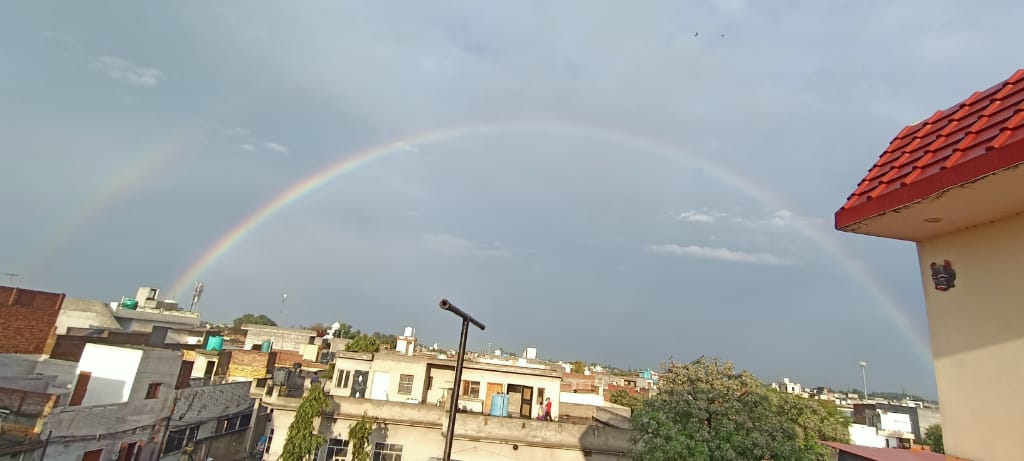 sunil7858's tweet photo. #rainbow https://t.co/3vYJYisLAO
