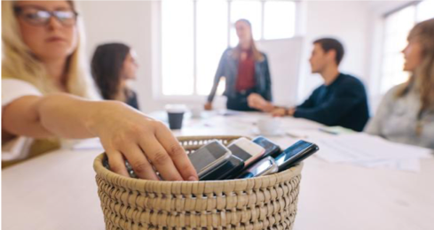 El "ayuno de dopamina" de moda en Silicon Valley - comunicandoua.com/el-ayuno-de-do… "ayuno de dopamina" de moda en Silicon Valley