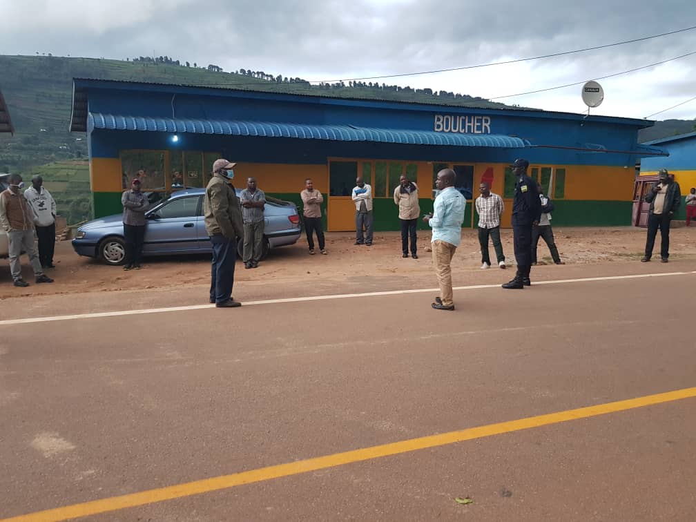 <a href="/Ishimwe96060368/">Ishimwe shine_P</a> <a href="/gatjmv/">Gatabazi Jean Marie Vianney</a> <a href="/GicumbiDistrict/">Gicumbi District</a> <a href="/CyumbaS/">CYUMBA SECTOR</a> Ejo ubwo Yari muruwo murenge babiganiriyeho kdi ingamba zatangiye gushyirwa mubikorwa,uhereye nahariya urabona ko ari urugero rwiza. #SocialDistancing.