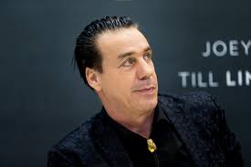 UrbitColombia's tweet image. 🇩🇪 Till Lindemann, vocalista de la banda alemana #Rammstein internado en cuidados intensivos por #coronavirus 
#QuedateEnLaCasa 
#excel