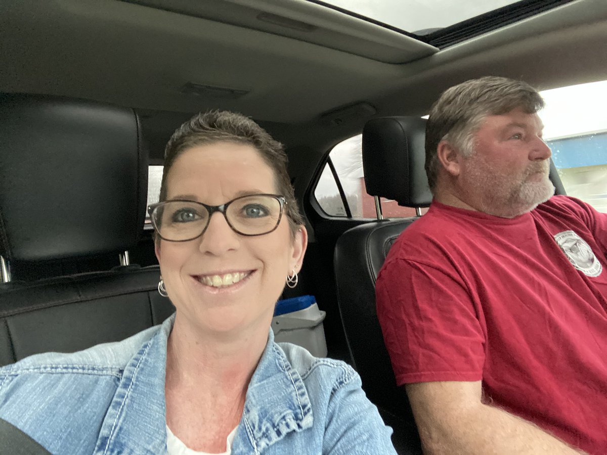 cindymichael12's tweet photo. On the road again!! #22 Happy Friday y'all!! #kickingcancersass #onlythreeleftaftertoday #wegotthis #cindystrong https://t.co/aCz8UYn0gn