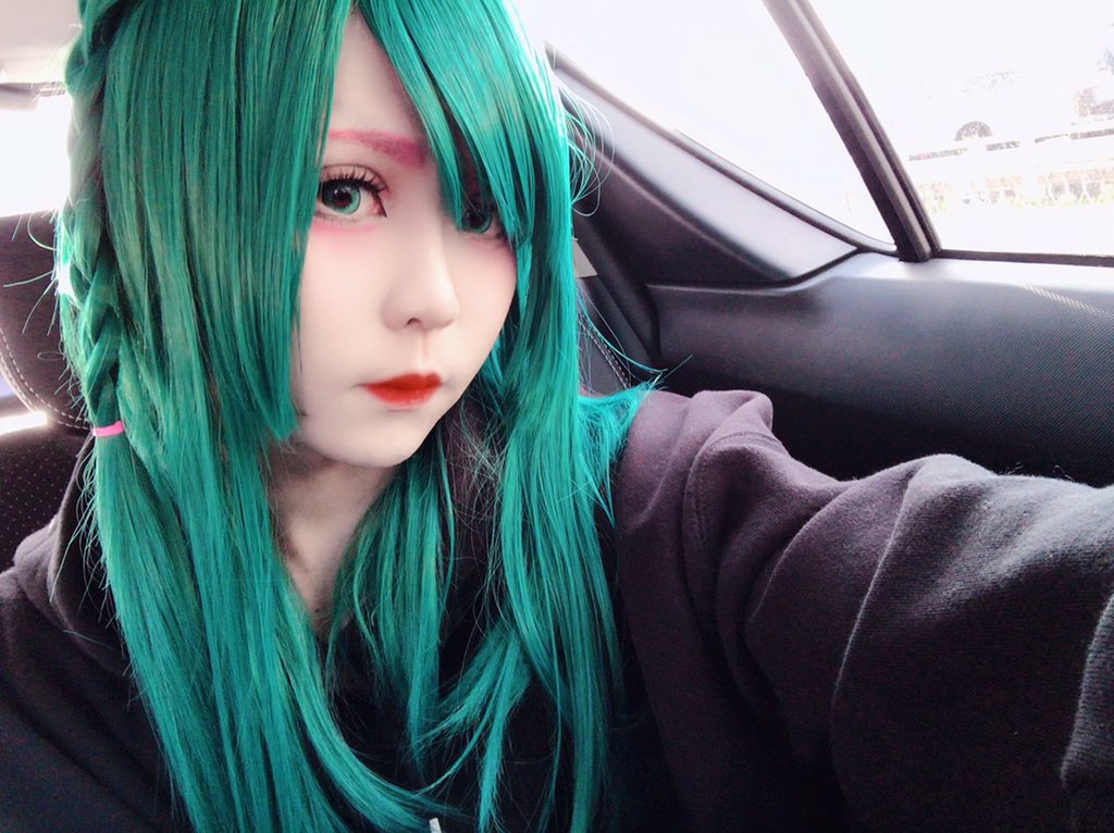 翏 フォトショで髪色変えてもらった どの色がいちばんにあってますか V系 T Co X3poz5aunj Twitter