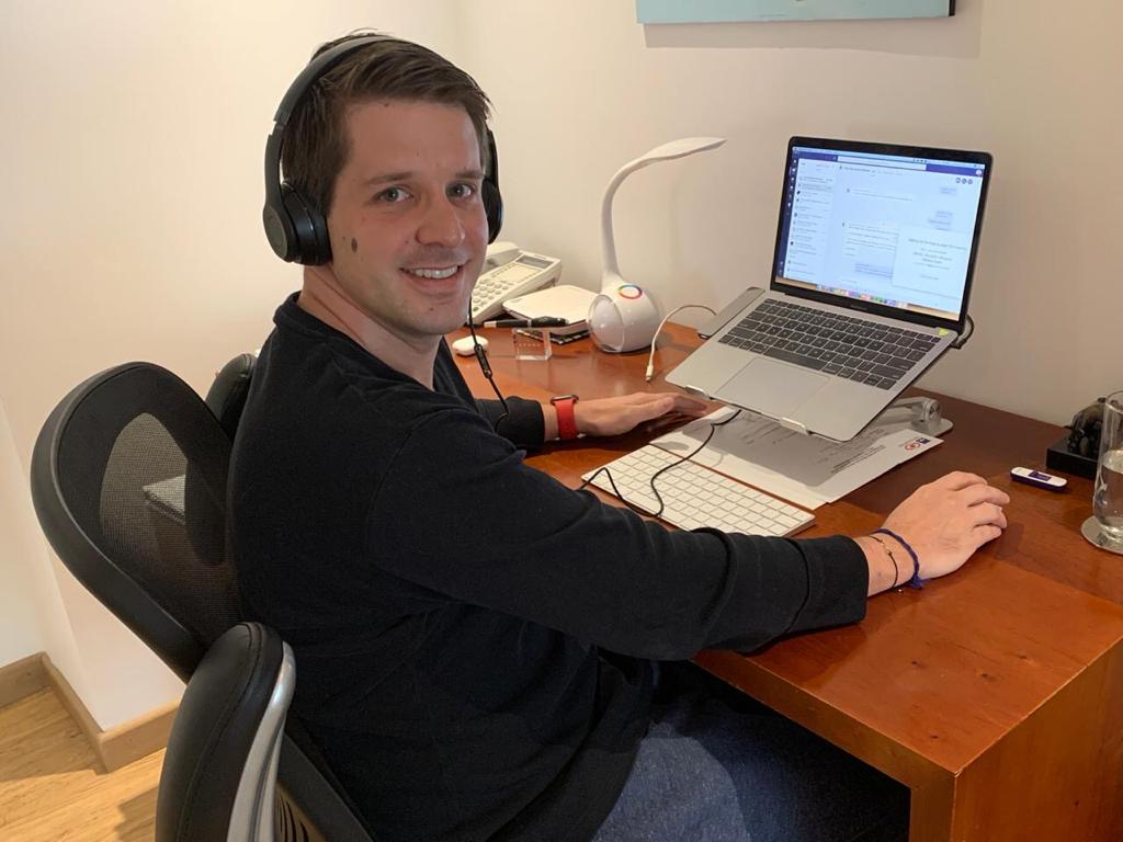 AppsCo's tweet photo. #TeamAppsCo | Todo el equipo trabajando desde casa y siguiendo las recomendaciones del Gobierno Nacional y @TeletrabajoCo .Conoce más de la iniciativa #YoTeletrabajoSeguro 👉 https://t.co/vFXwAnDYQc https://t.co/4MrvMS3ehn