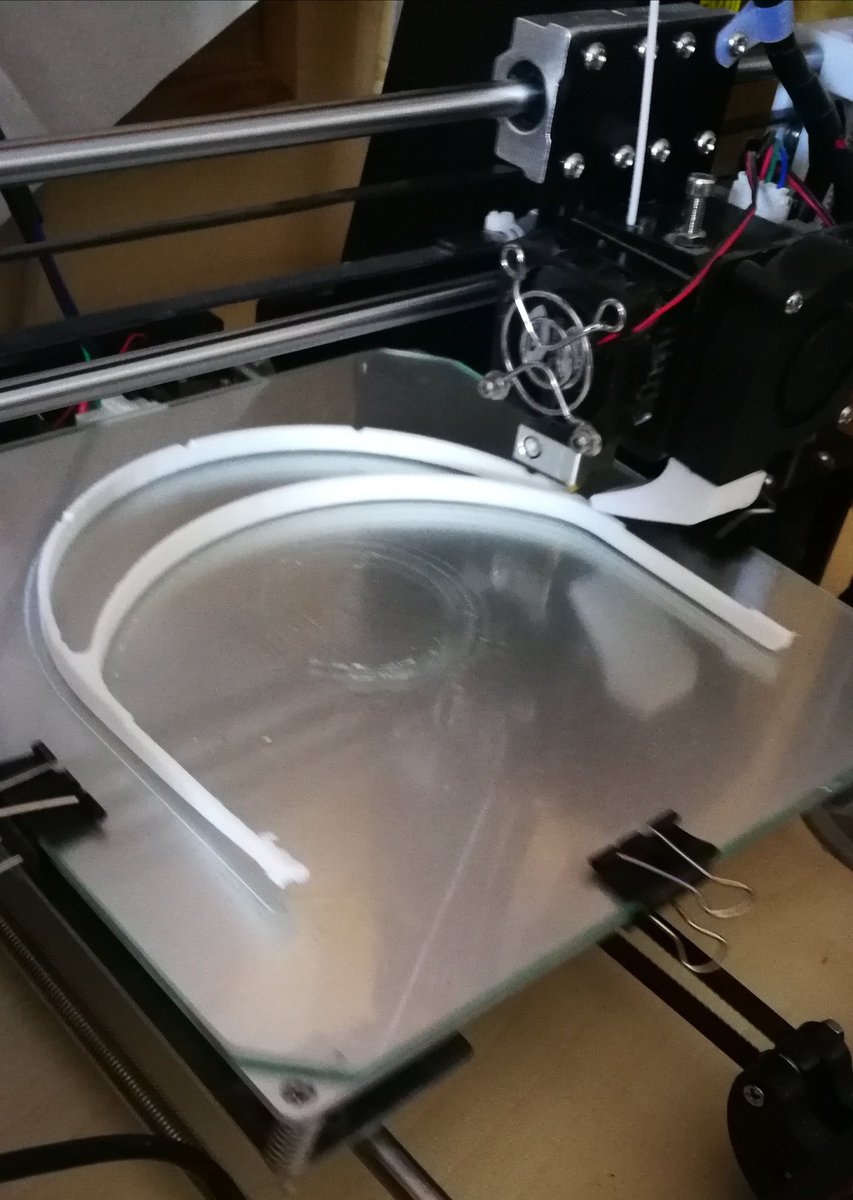 iesvp's tweet photo. Profesores del @iesvp con sus impresoras 3D haciendo soportes de viseras para nuestros sanitarios.
Un gran honor tener compañeros así. 💪
#COVID2019 #QuedateEnCasa
@felipefaci @tonimartinez24 @isabelcasbas @cifpa_aragon @fp_aragon @dgafprofesorado https://t.co/YCGU8XS7is