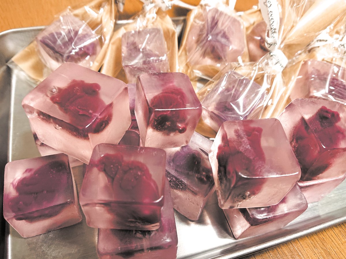 スズ トラファルガーローの抜き取った心臓 をイメージして作った石鹸