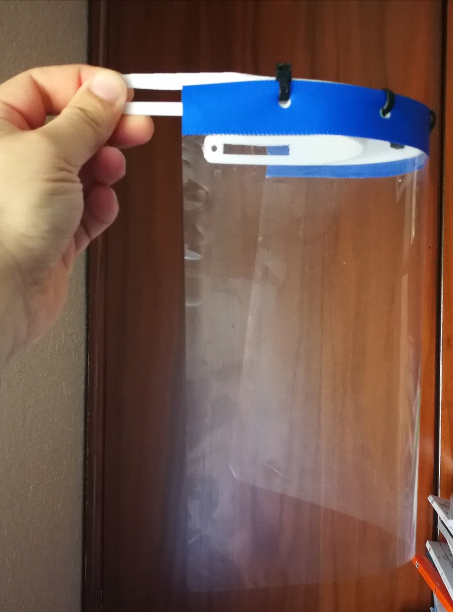iesvp's tweet photo. Profesores del @iesvp con sus impresoras 3D haciendo soportes de viseras para nuestros sanitarios.
Un gran honor tener compañeros así. 💪
#COVID2019 #QuedateEnCasa
@felipefaci @tonimartinez24 @isabelcasbas @cifpa_aragon @fp_aragon @dgafprofesorado https://t.co/YCGU8XS7is