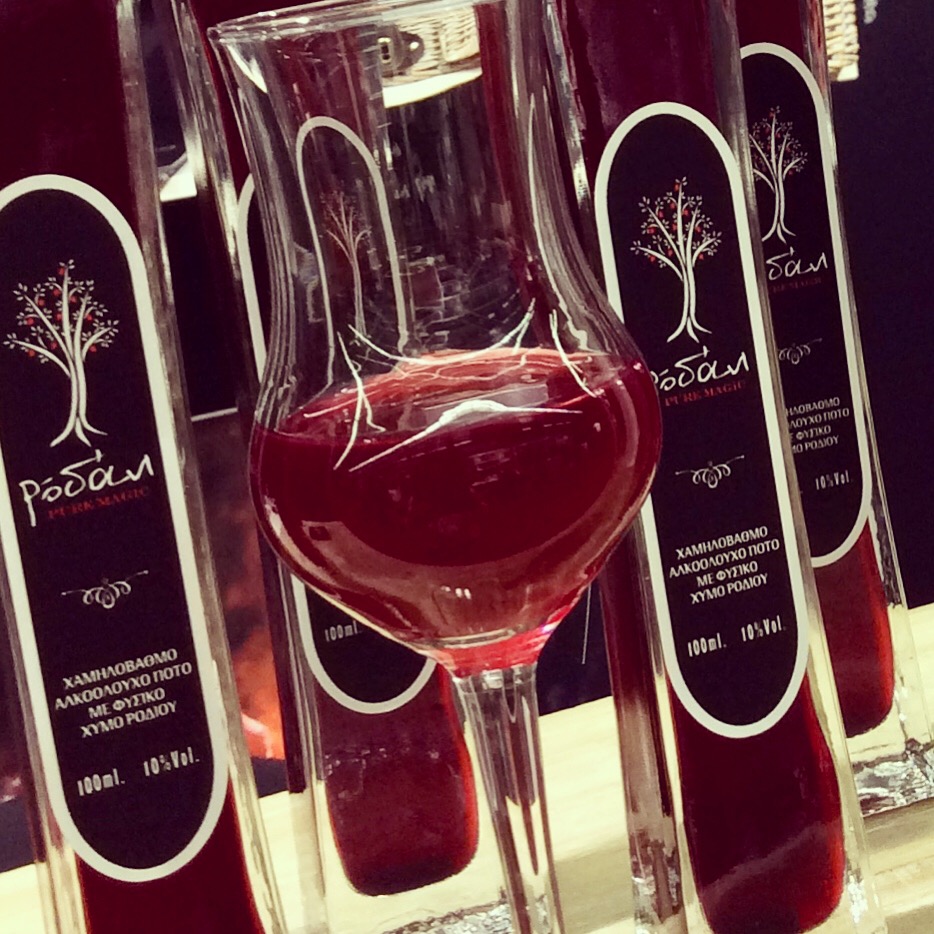 hellenic_corner's tweet photo. There is no better reason to #stayhome and enjoy a nice #liquer with #pomegranate flavor that awakes your spirit! Get more in the link below
#hellas #helleniccorner #hellasabroad
https://t.co/xBPxkzyujX https://t.co/gCLWAfS1OR